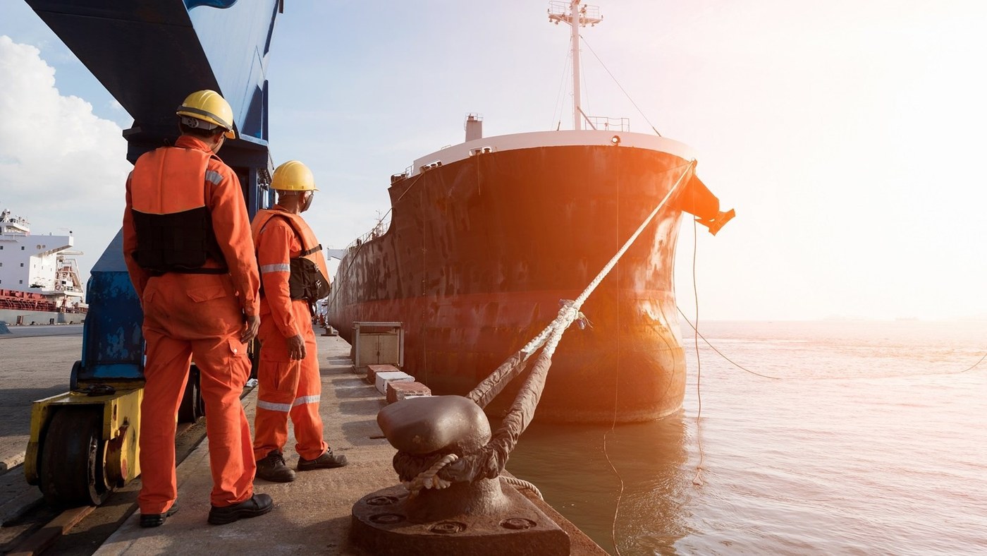 Mooring operations at port